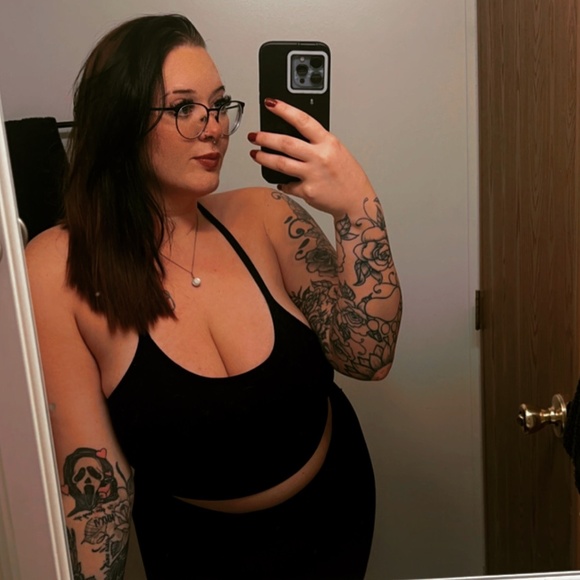 Meet your Posher, Farrah - Picture 1 of 1